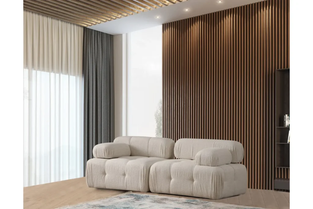 Bubblig och fluffig soffa i beige färg i ett modernt hem.