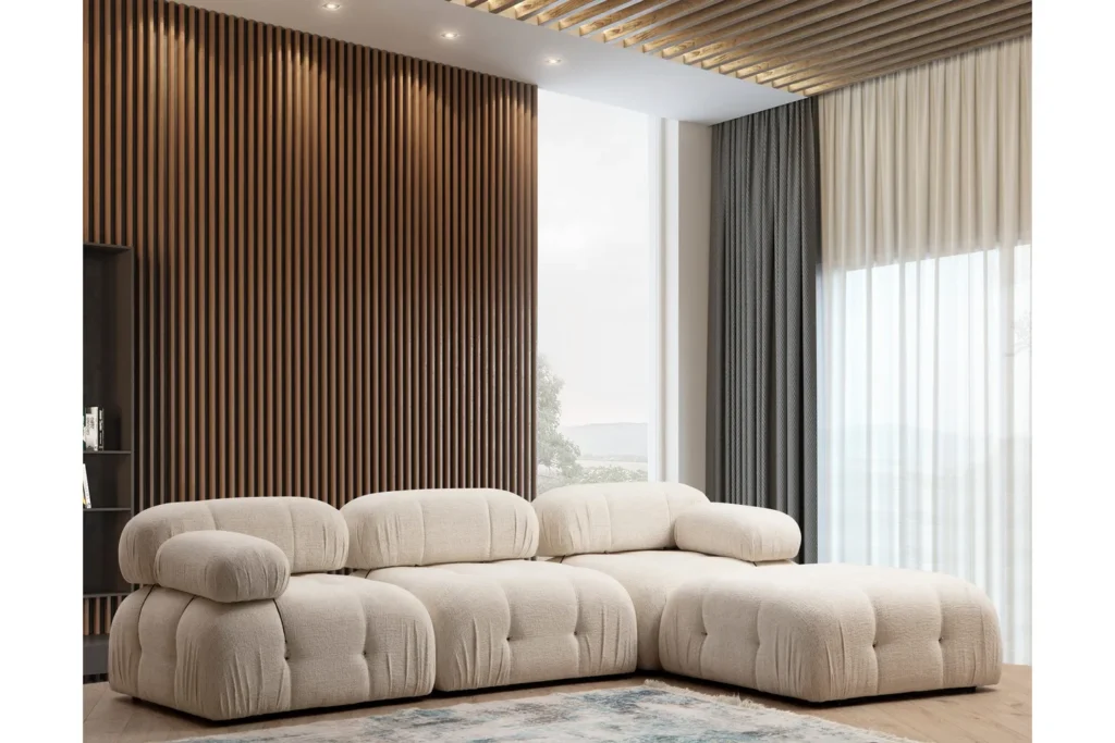 Bubblig divansoffa i ljusbeige färg i ett rum med modern inredning.